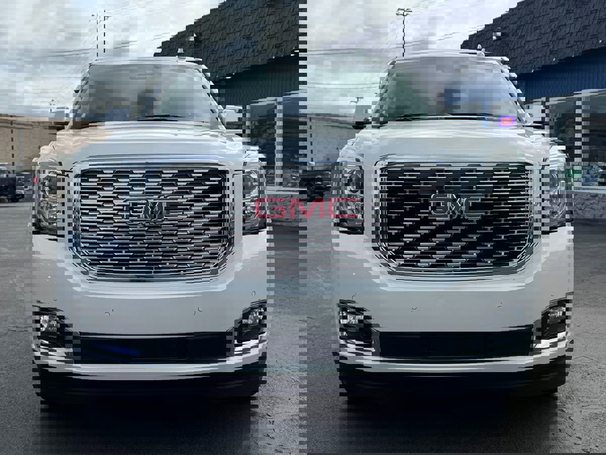 Used 2020 GMC Yukon Denali w/ Denali Ultimate Package AWD/4WD image 2