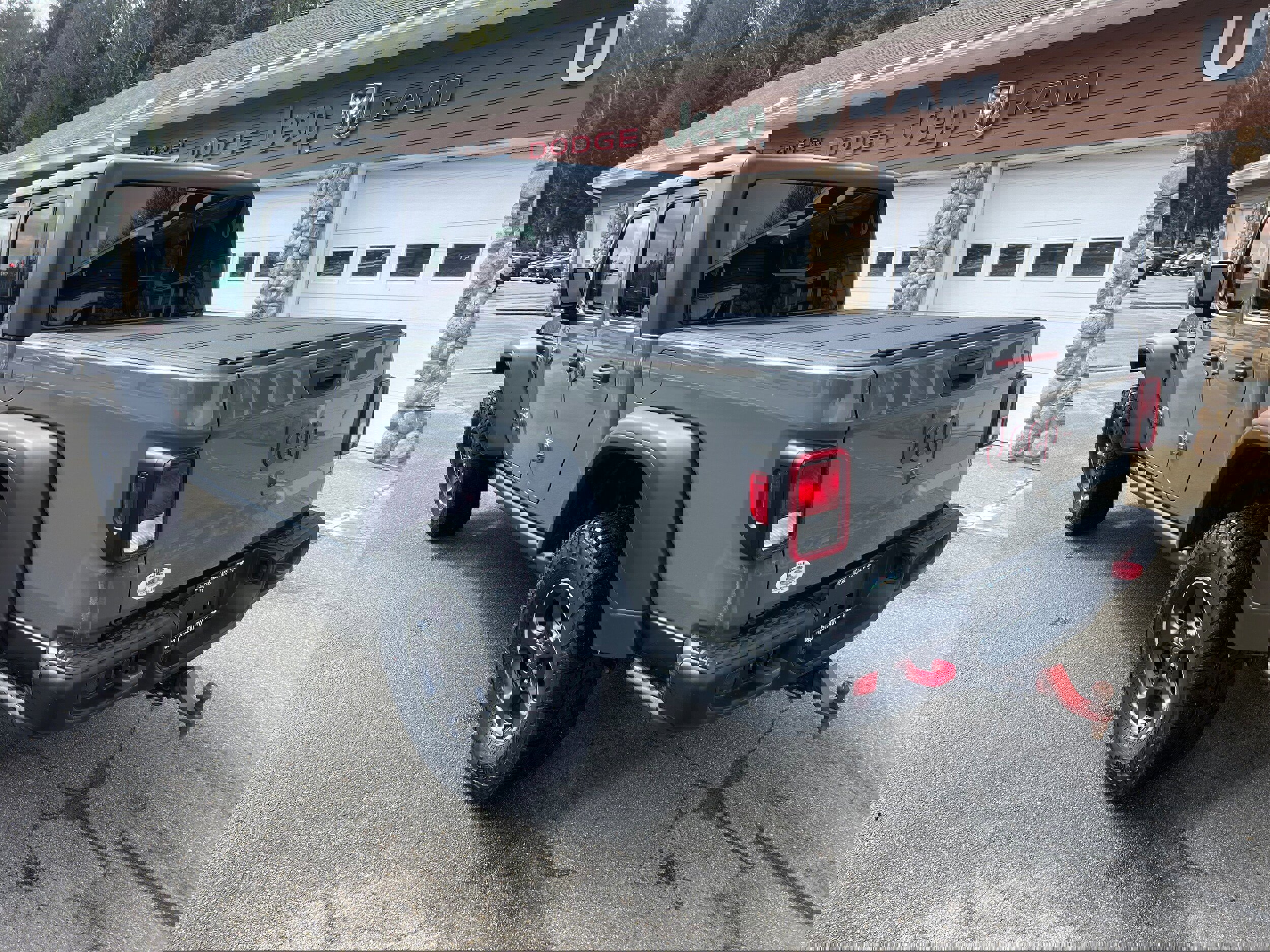 Used 2023 Jeep Gladiator Rubicon w/ Cold Weather Group image 7