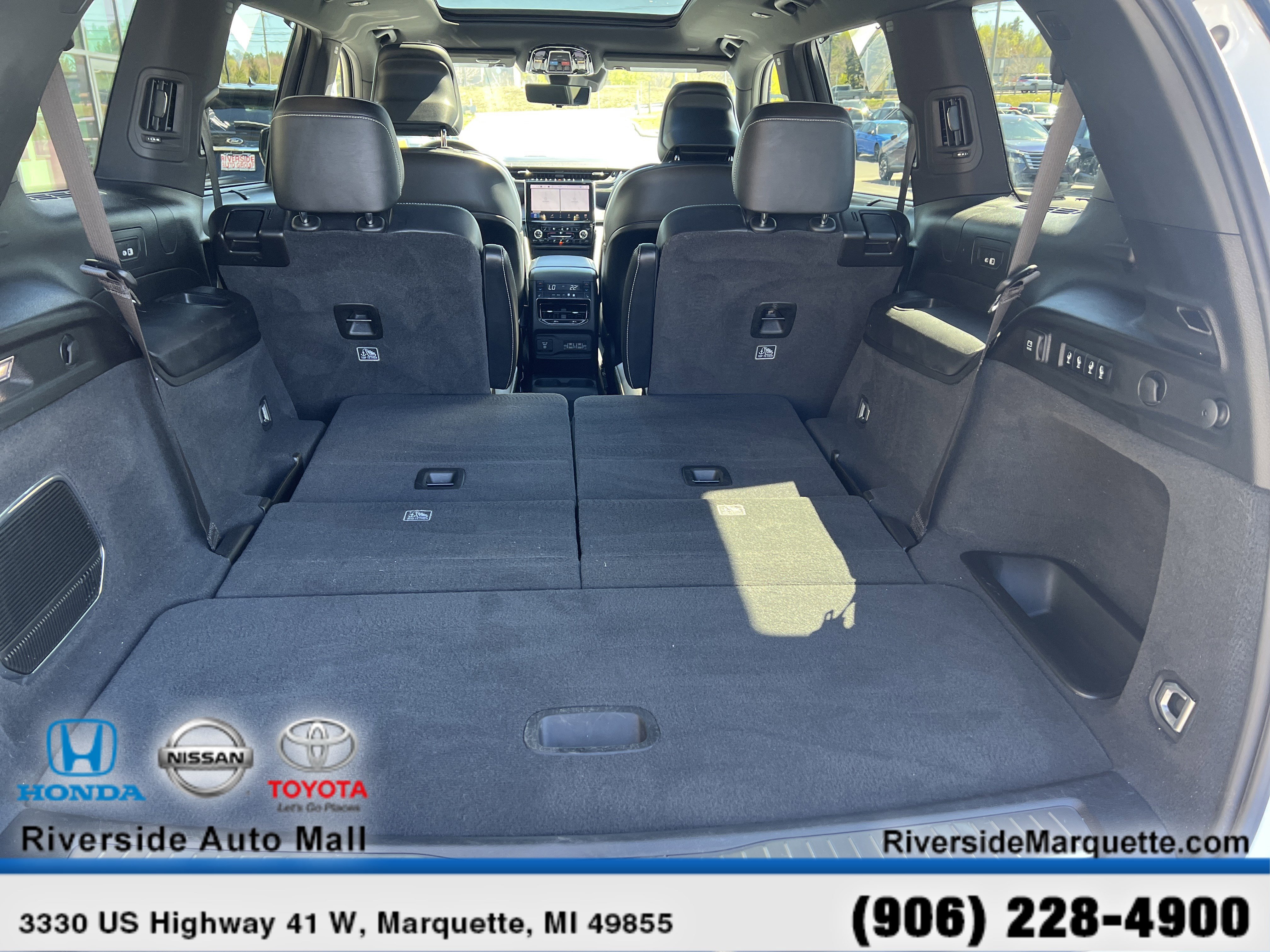 Used 2022 Jeep Grand Cherokee L Overland w/ Luxury Tech Group IV AWD/4WD image 8