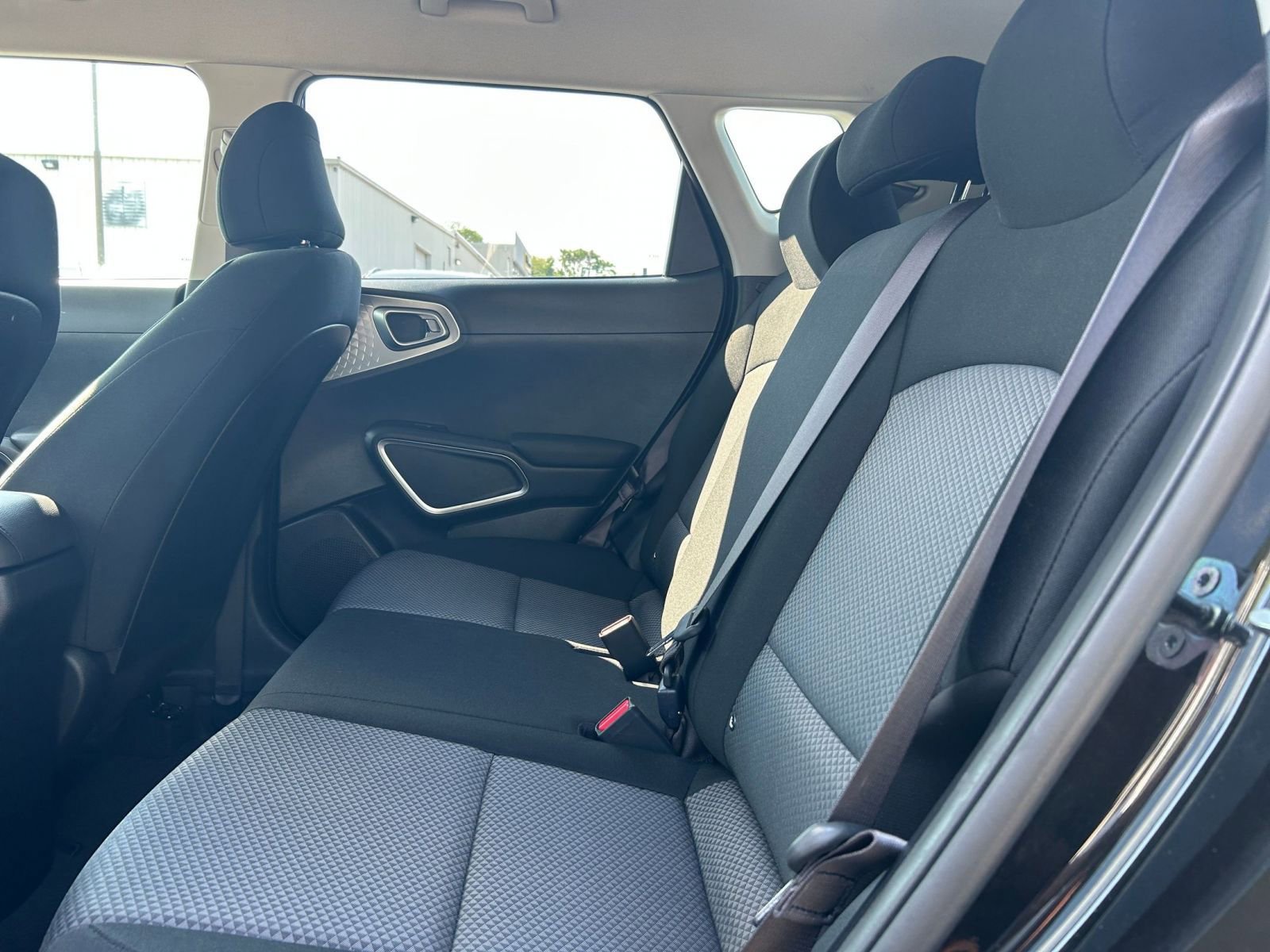 Used 2025 Kia Soul LX w/ LX Technology Package FWD image 21