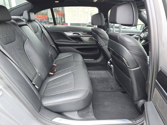 Used 2021 BMW 750i xDrive w/ M Sport Package image 41