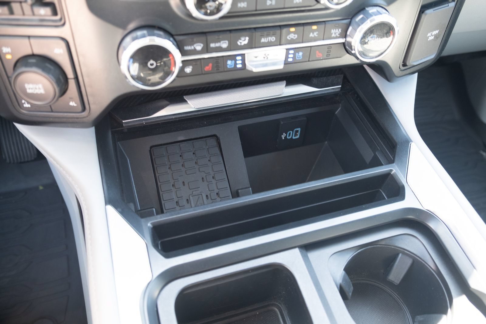 Used 2023 Ford F350 Limited w/ FX4 Off-Road Package AWD/4WD image 5