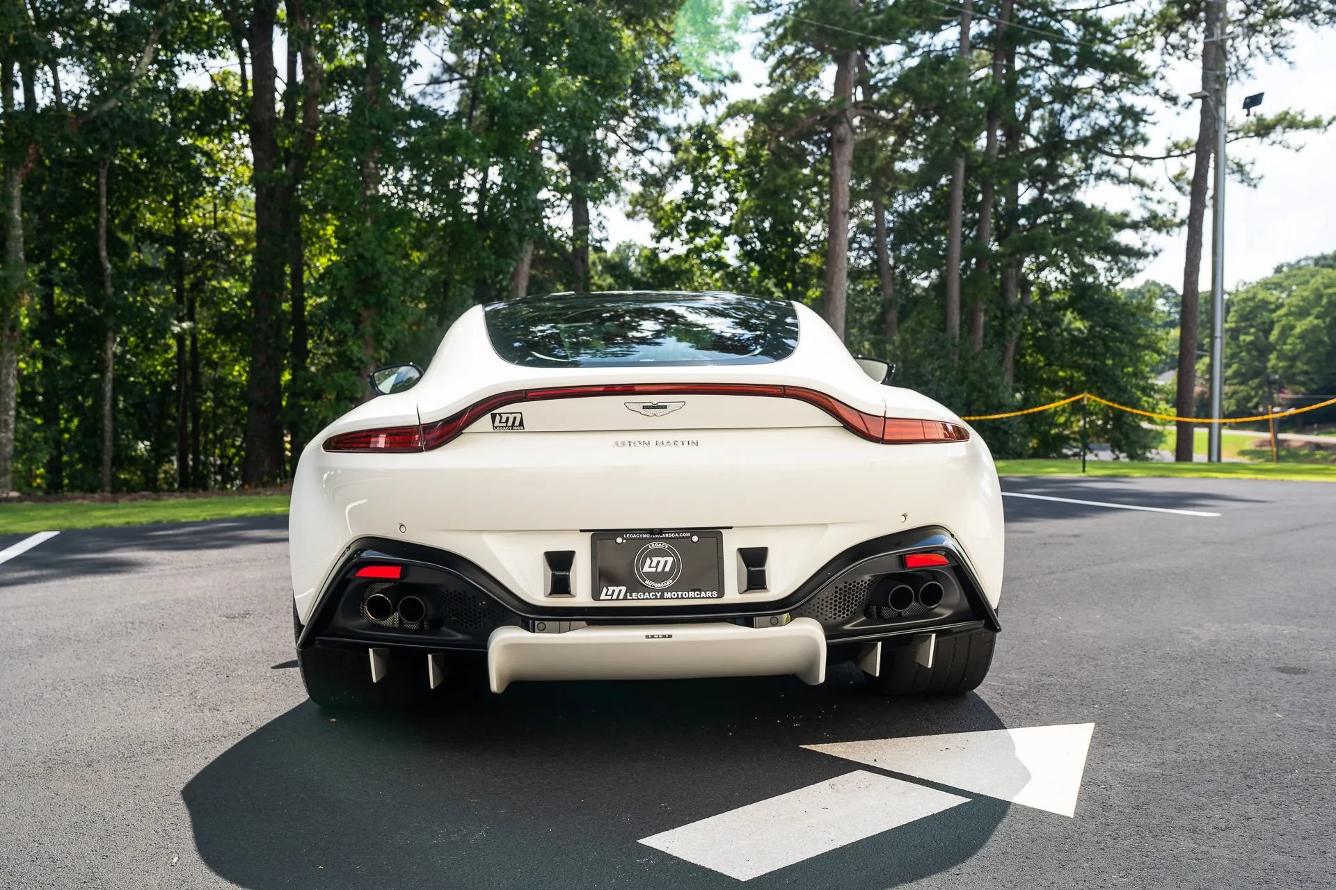 Used 2019 Aston Martin V8 Vantage Coupe RWD image 8
