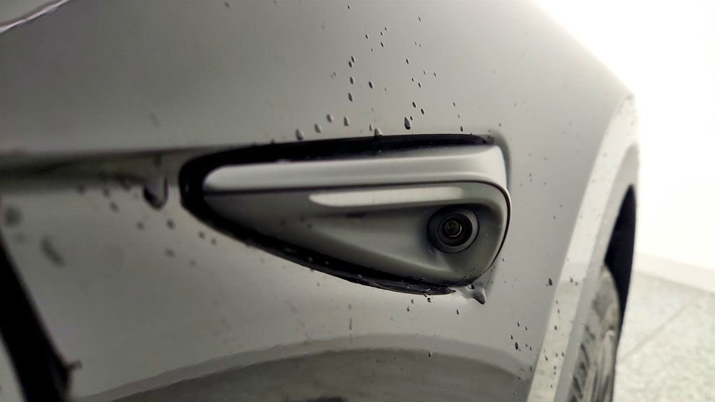 Used 2025 Tesla Model Y Long Range image 29