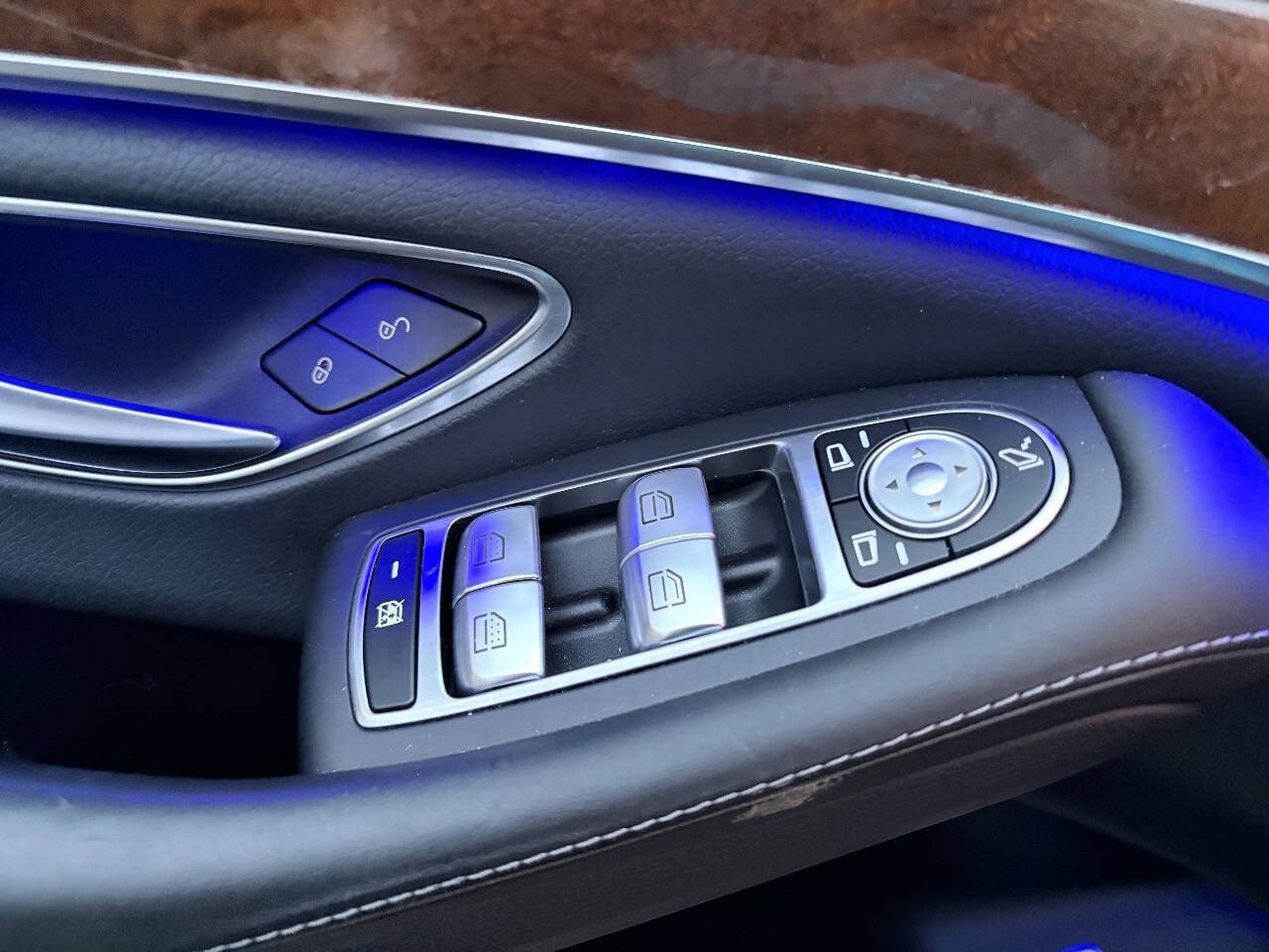 Used 2015 Mercedes-Benz S 550 4MATIC Sedan image 25