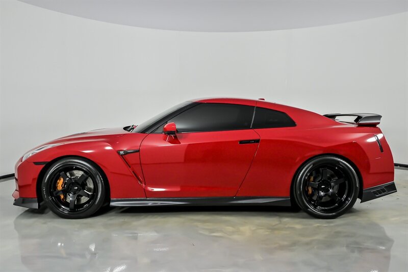 Used 2018 Nissan GT-R Premium AWD/4WD image 8
