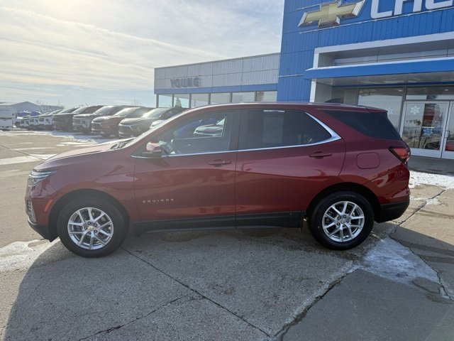 Used 2024 Chevrolet Equinox LT image 2