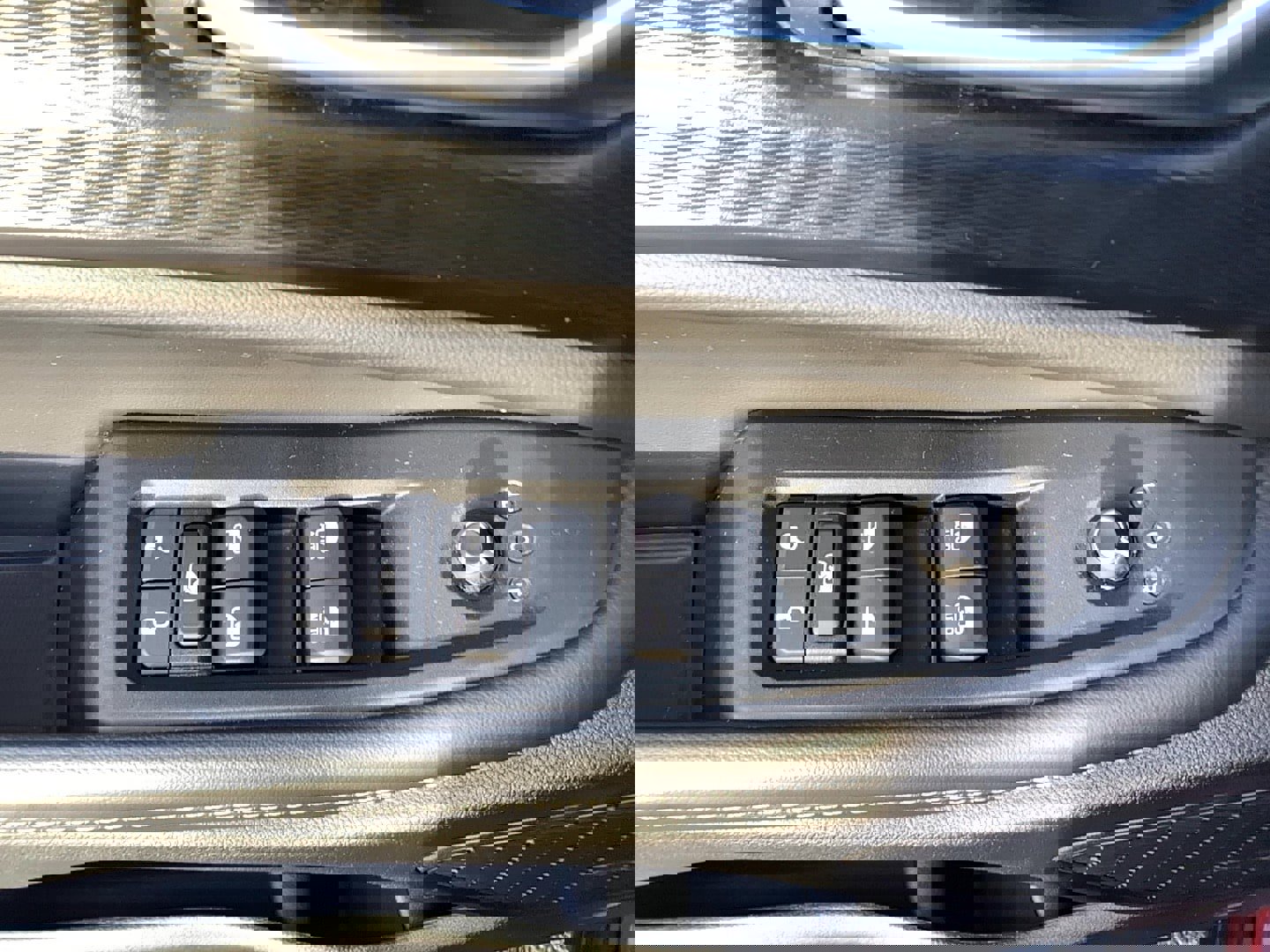 Certified 2024 Jeep Grand Cherokee Altitude image 11