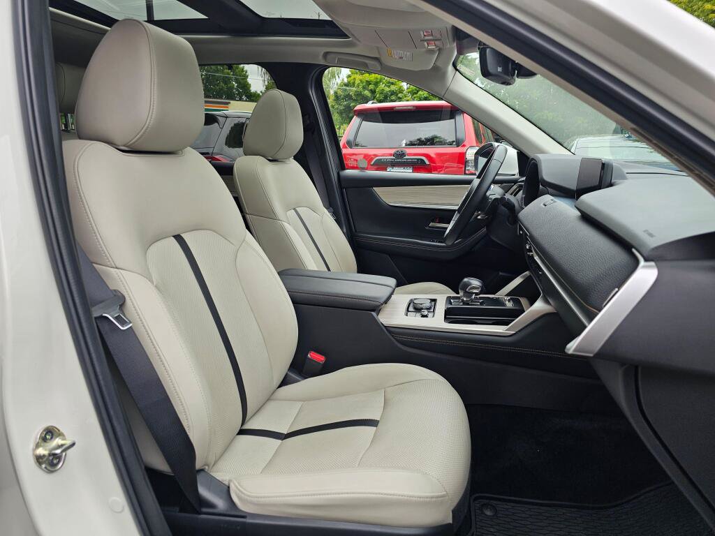 Certified 2024 MAZDA CX-90 Plug-In Hybrid w/ Premium Pkg AWD/4WD image 11