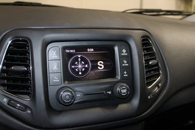 Used 2018 Jeep Compass Latitude image 10