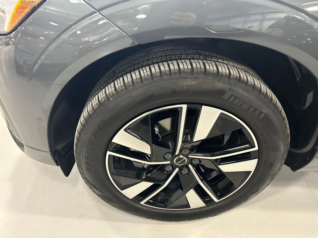 Used 2026 Volvo XC60 B5 Core w/ Climate Package image 8