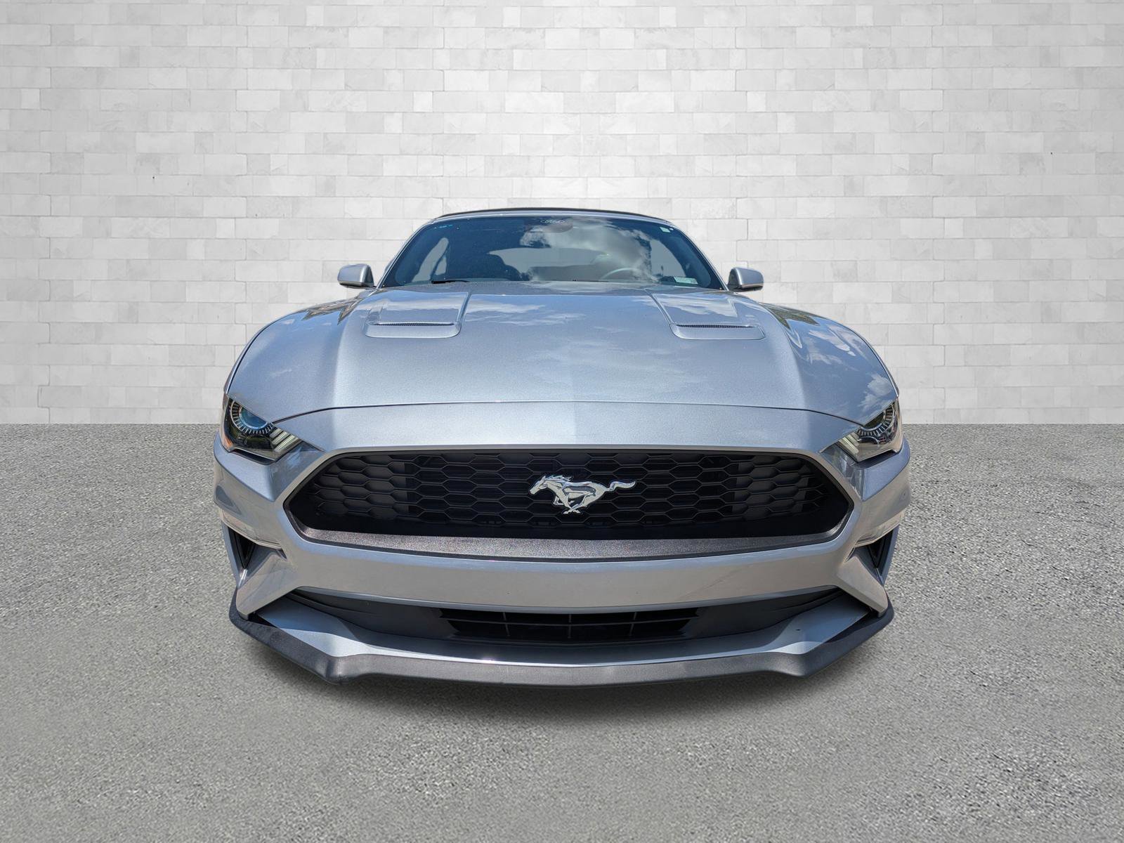 Used 2022 Ford Mustang Convertible w/ Equipment Group 101A RWD image 6