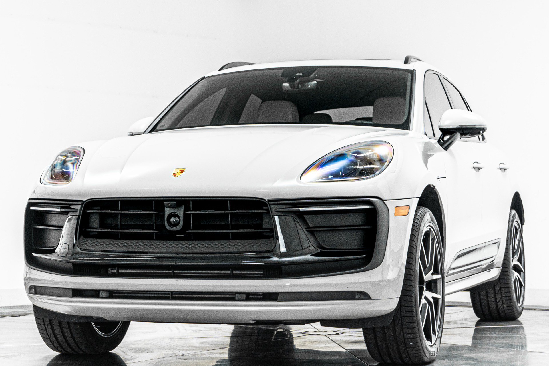 Used 2026 Porsche Macan AWD/4WD image 5