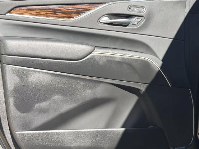 Used 2023 Cadillac Escalade Luxury RWD image 6