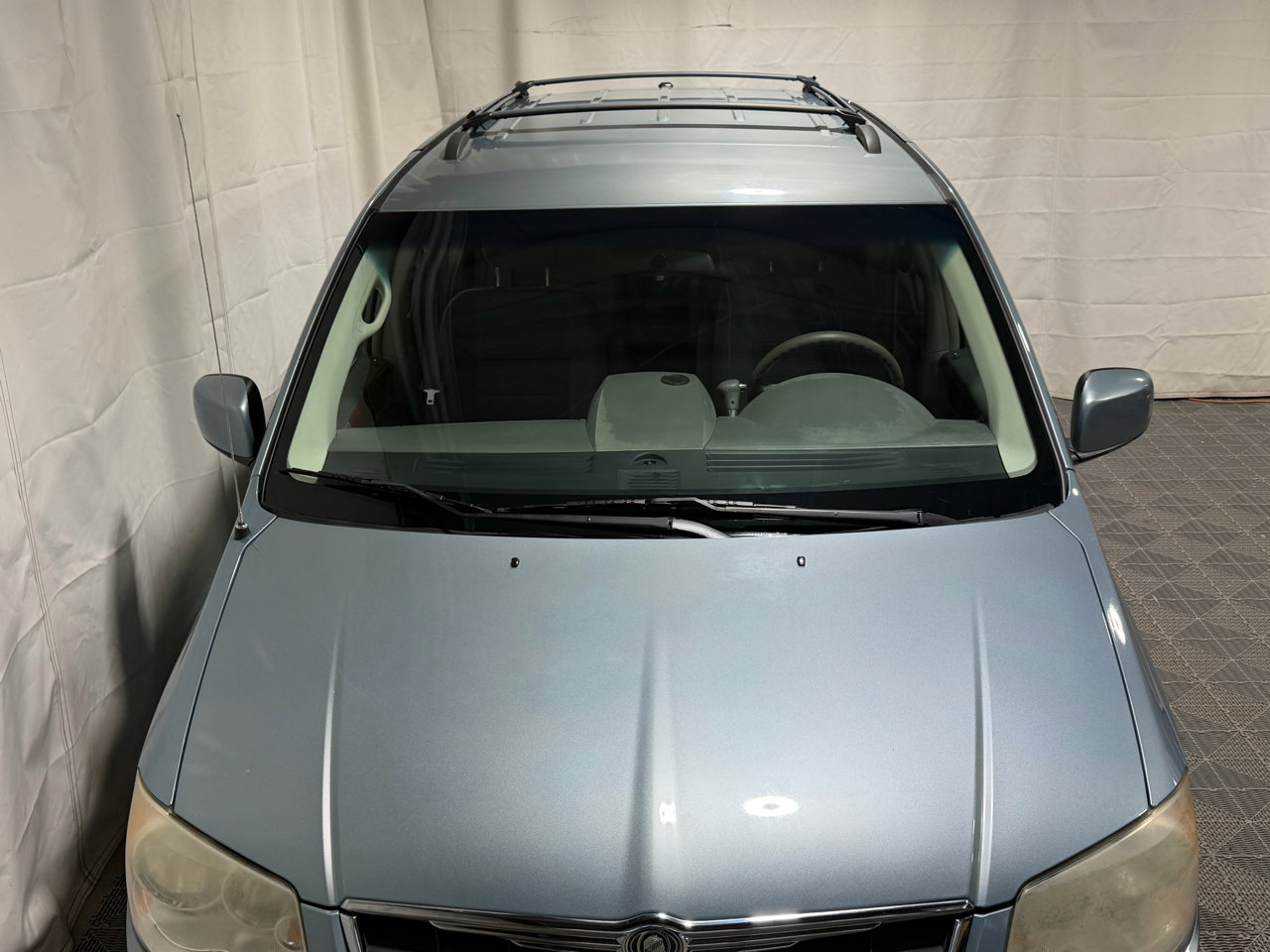 Used 2009 Chrysler Town & Country Touring w/ Flexible Seating Group image 3