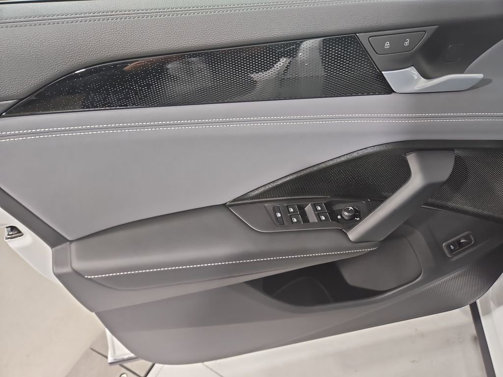 New 2026 Volkswagen Tiguan SE R-Line image 10