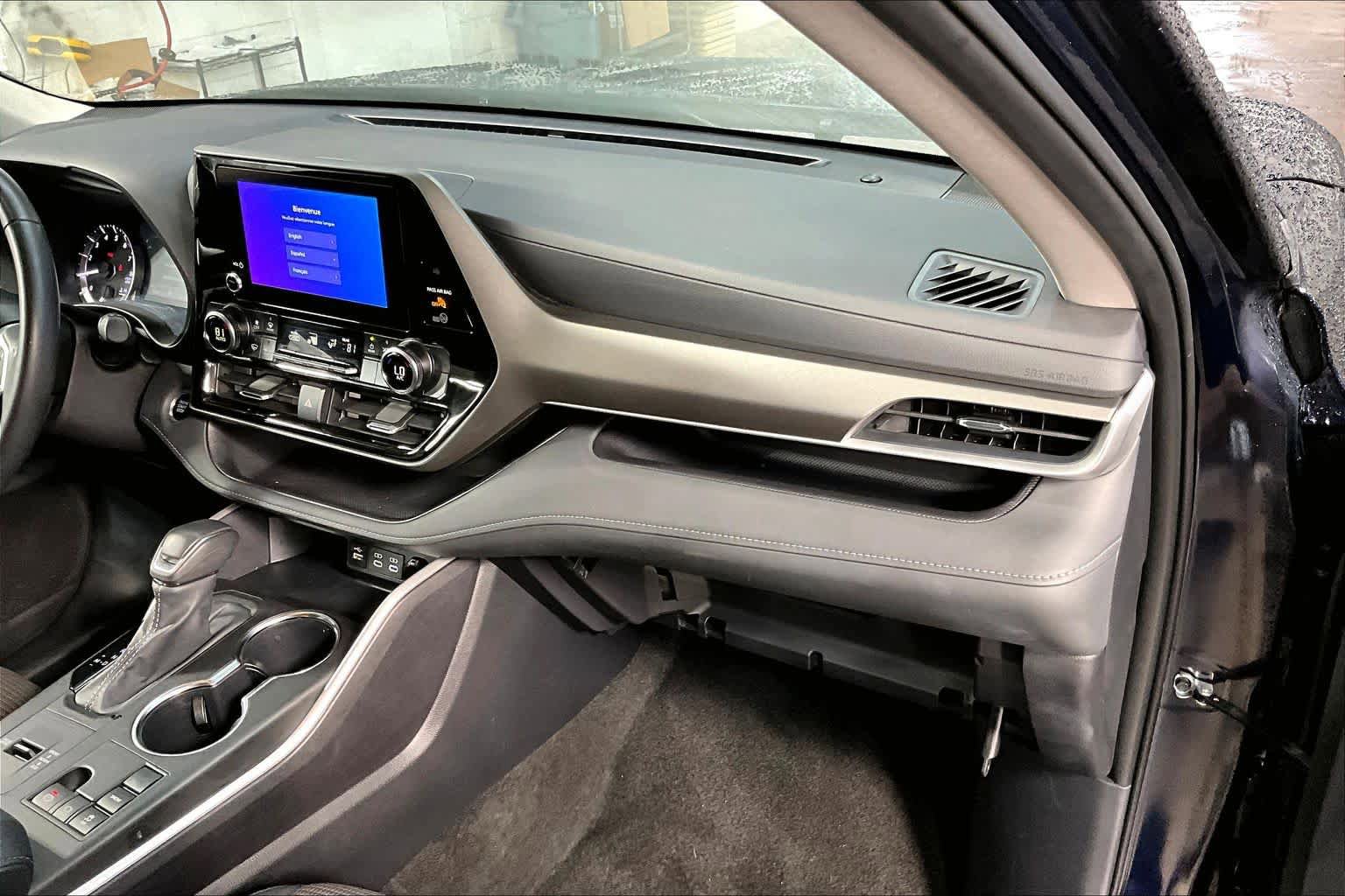 Used 2025 Toyota Highlander LE FWD image 18