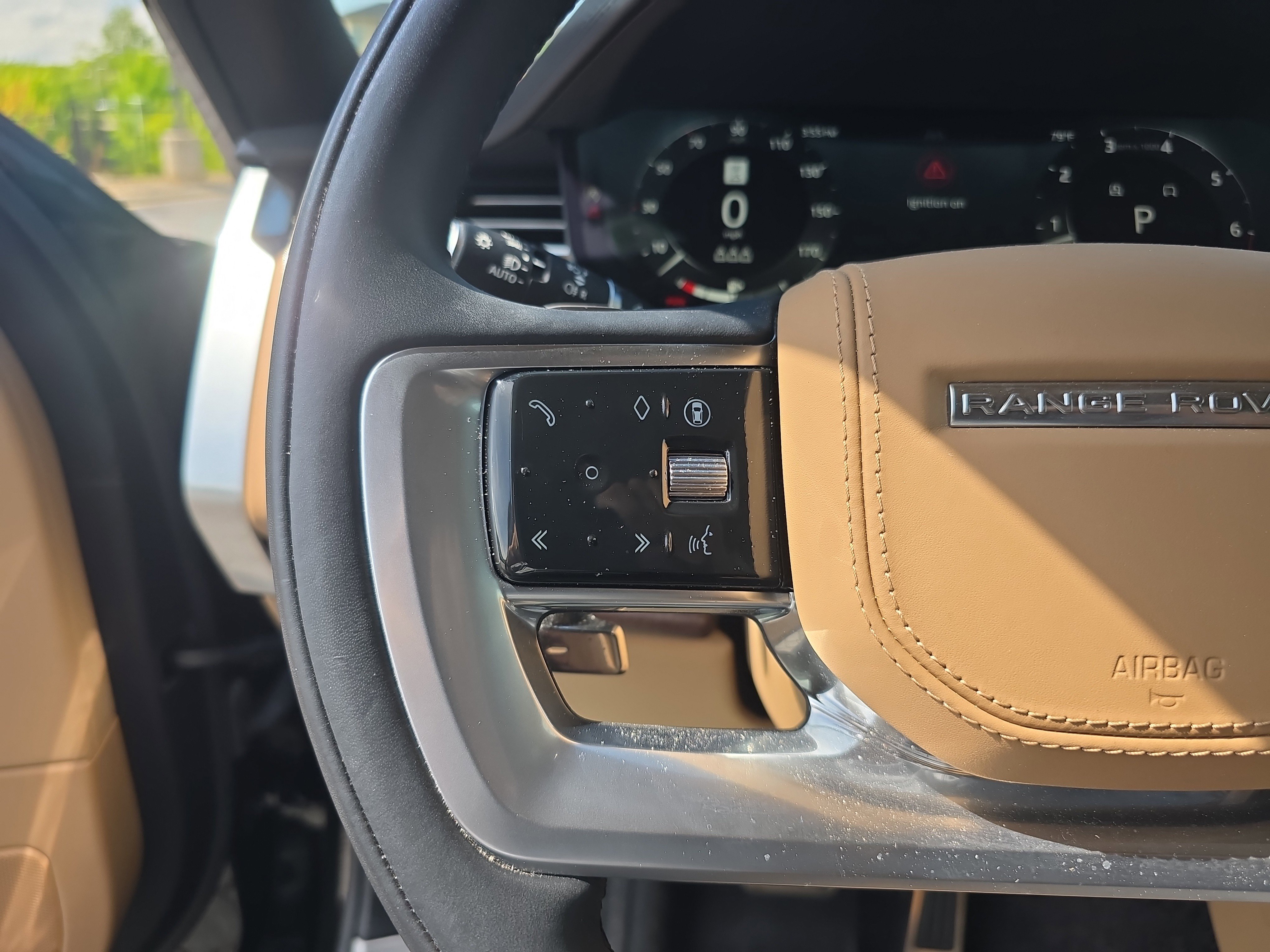 Used 2024 Land Rover Range Rover SE AWD/4WD image 32