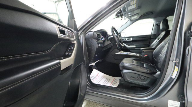 Used 2021 Ford Explorer XLT w/ Equipment Group 202A image 9