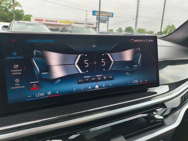 Used 2024 BMW X7 M60i w/ Executive Package image 41