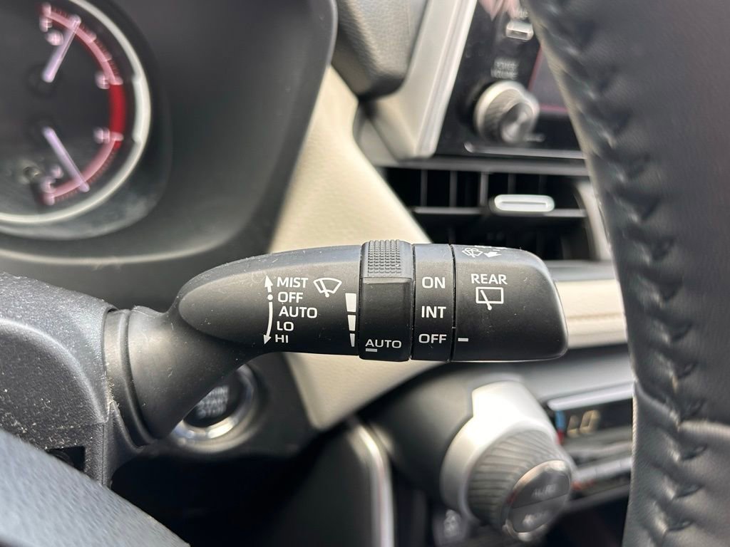 Used 2021 Toyota RAV4 Limited AWD/4WD image 30