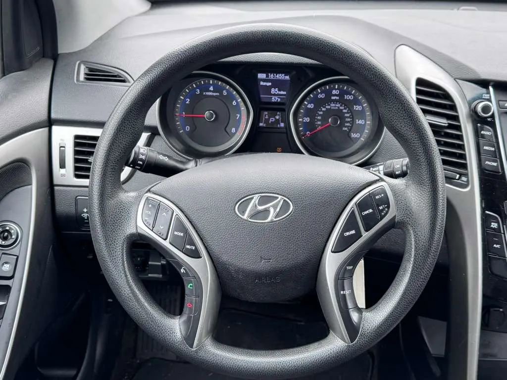 Used 2017 Hyundai Elantra GT FWD image 16