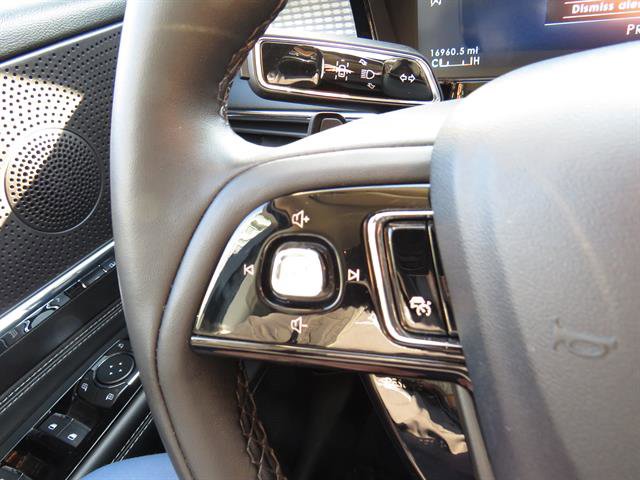 Used 2023 Lincoln Corsair AWD image 11