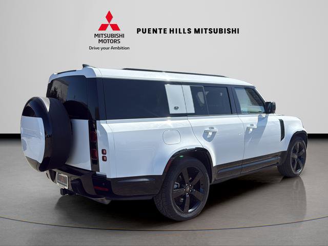 Used 2024 Land Rover Defender 130 X-Dynamic SE AWD/4WD image 5