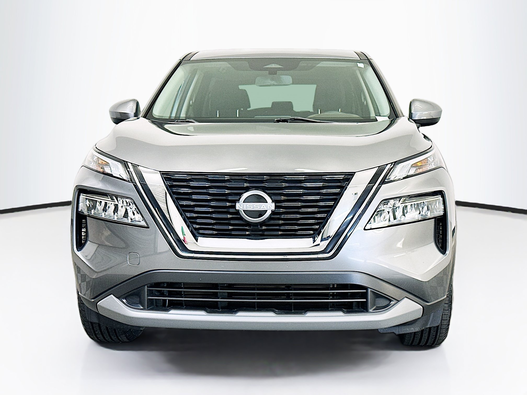 Used 2023 Nissan Rogue SV AWD/4WD image 2