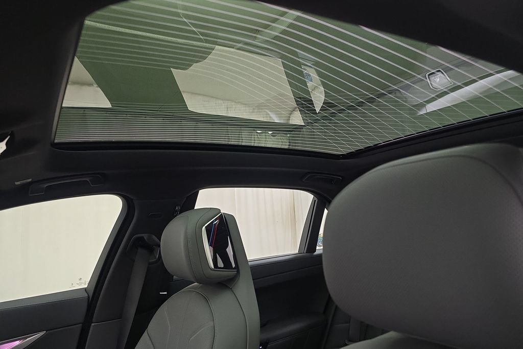 New 2026 BMW 750e xDrive AWD/4WD image 24