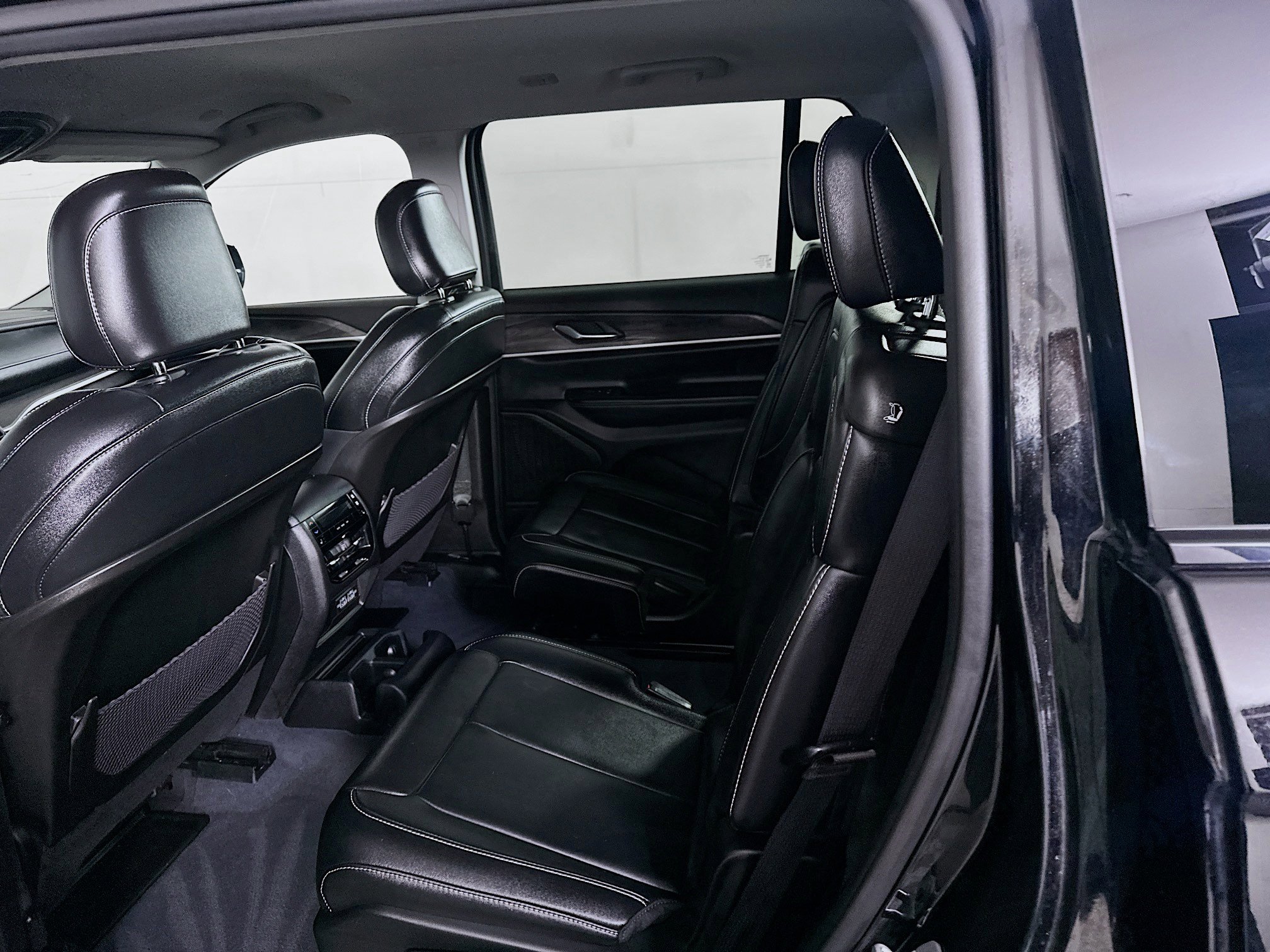 Used 2023 Jeep Grand Cherokee L Limited image 28