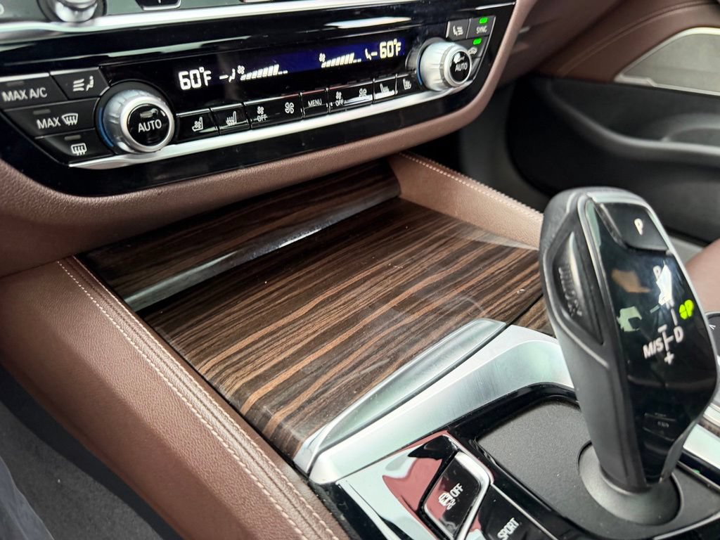 Used 2022 BMW M550i xDrive w/ Dynamic Handling Package AWD/4WD image 25