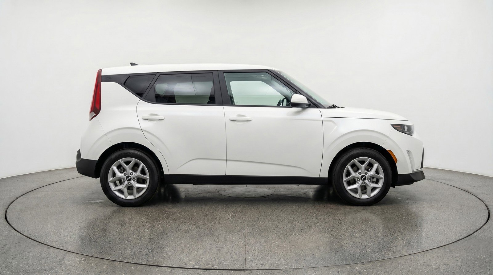 Used 2025 Kia Soul LX w/ LX Technology Package image 11