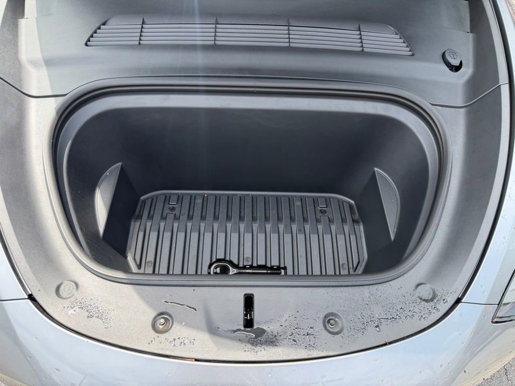 Used 2024 Tesla Model Y Long Range AWD/4WD image 6