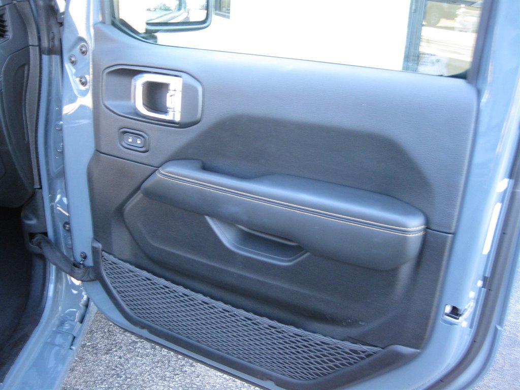 Used 2025 Jeep Wrangler Unlimited Sahara w/ Safety Group image 39