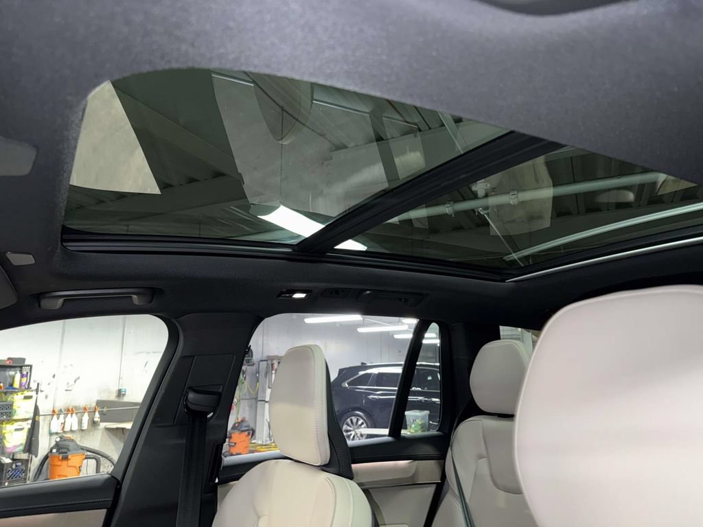 Used 2025 Volvo XC90 B6 Plus AWD/4WD image 22