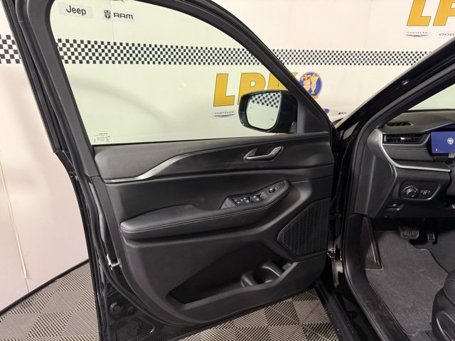 New 2025 Jeep Grand Cherokee L Altitude image 40