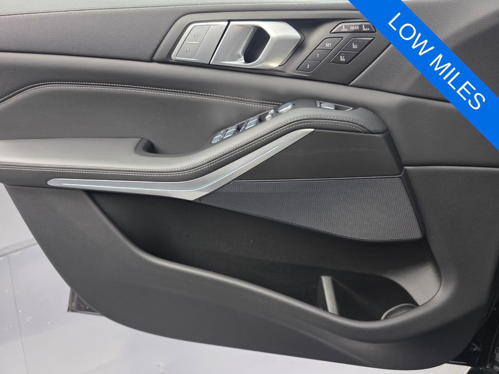 Used 2021 BMW X7 xDrive40i w/ Executive Package 2 AWD/4WD image 26