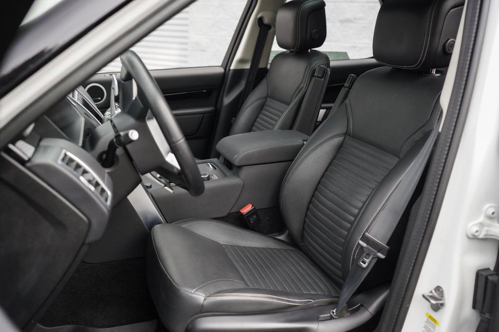 Used 2023 Land Rover Discovery S image 22
