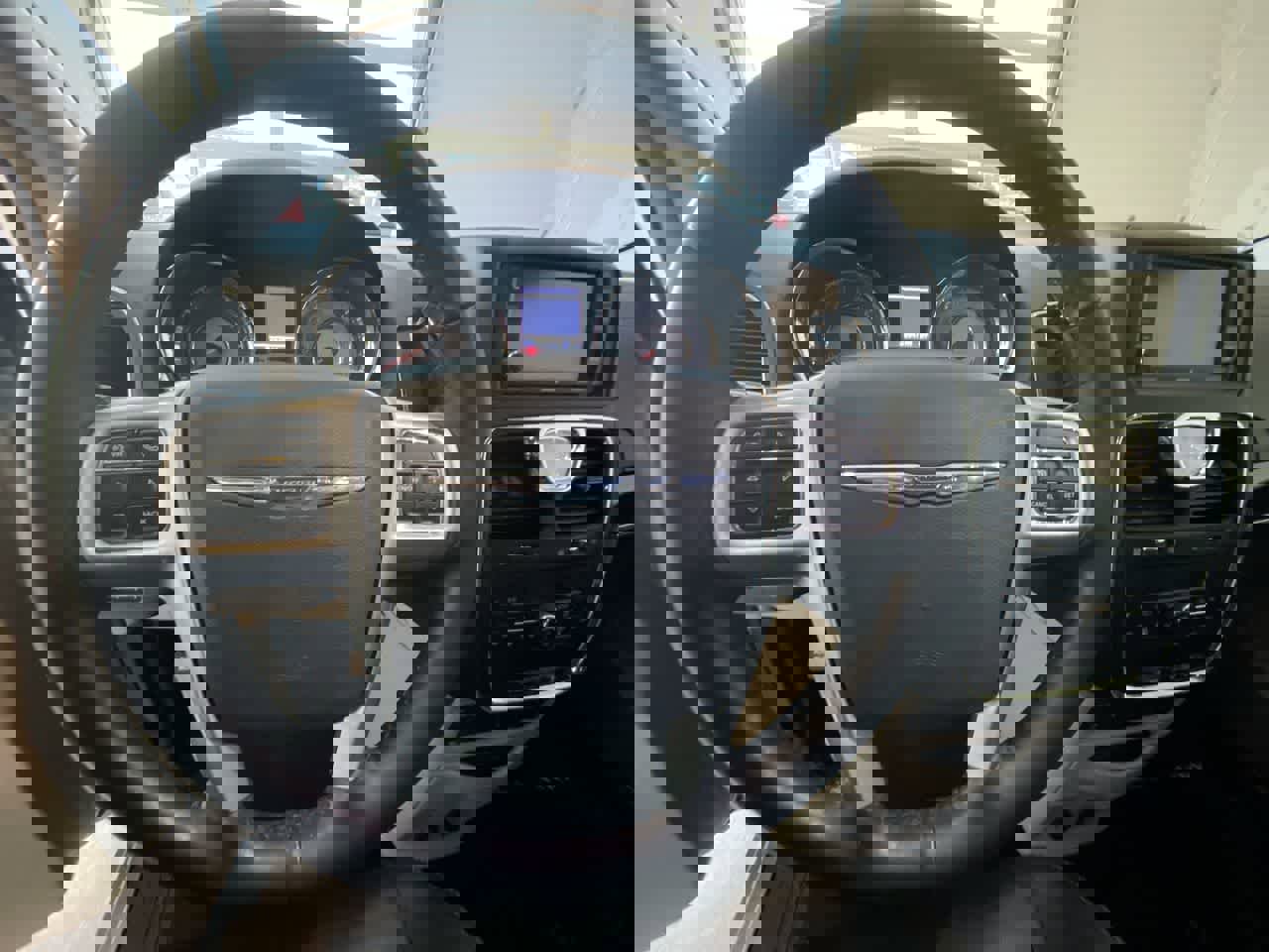 Used 2012 Chrysler Town & Country Touring-L w/ Entertainment Group #2 image 14