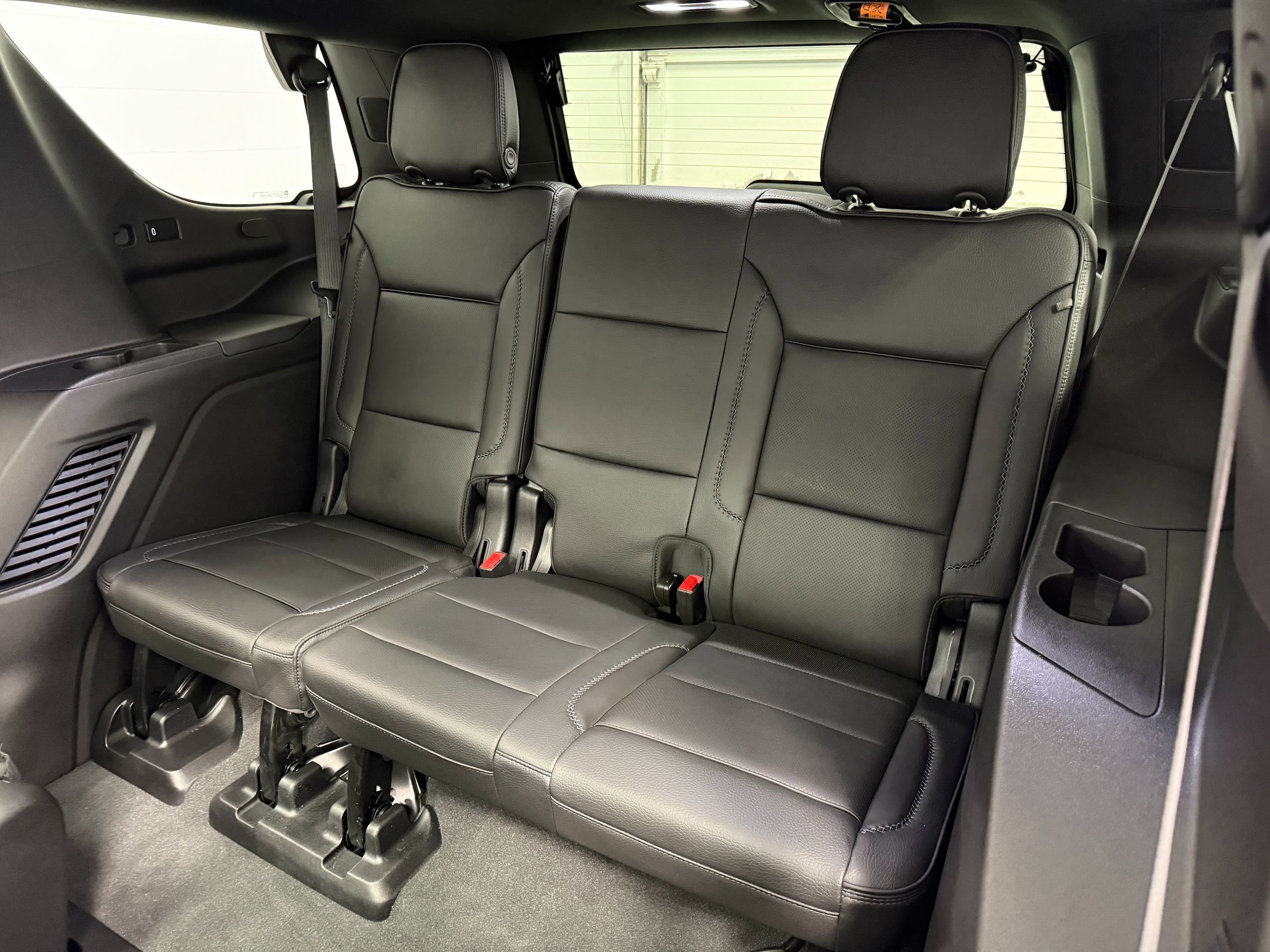 Used 2024 GMC Yukon Denali w/ Advanced Technology Package AWD/4WD image 22