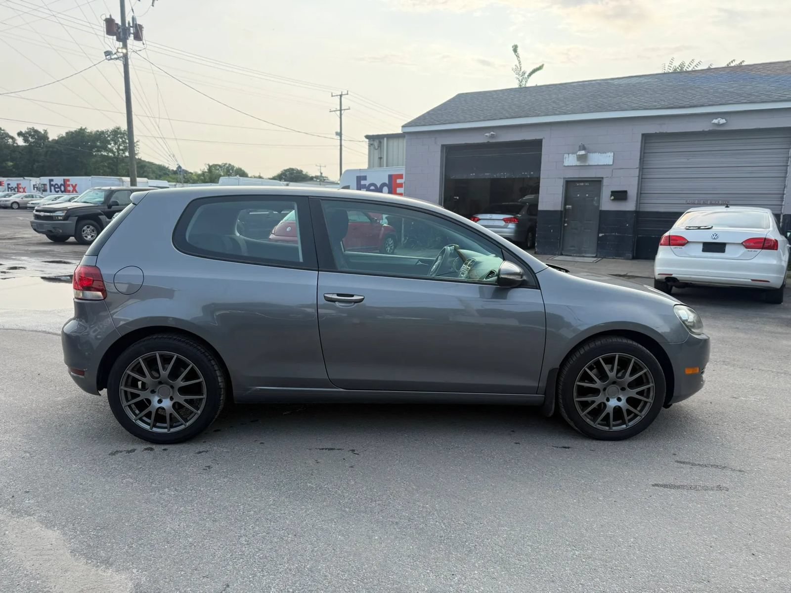Used 2010 Volkswagen Golf 2-Door FWD image 6