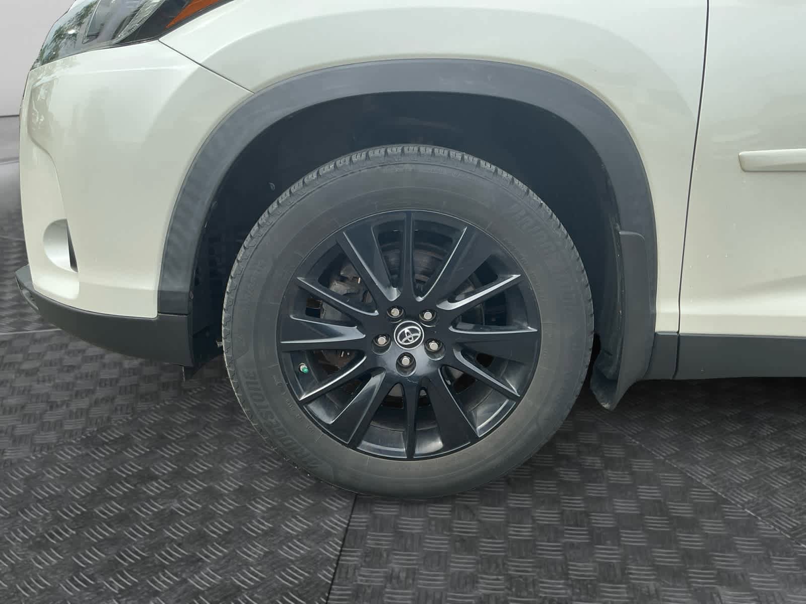 Used 2019 Toyota Highlander SE AWD/4WD image 13