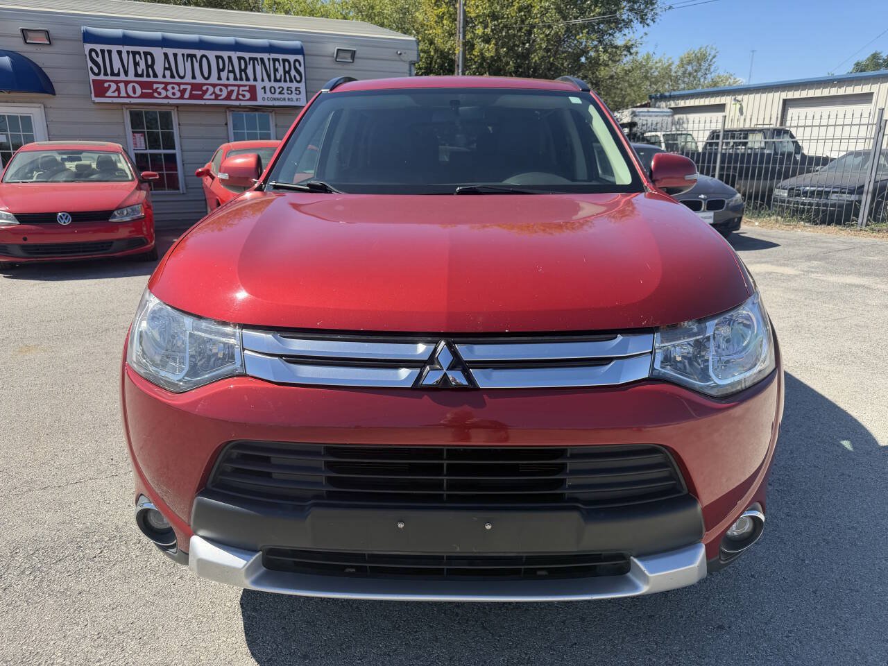 Used 2015 Mitsubishi Outlander SE FWD image 2