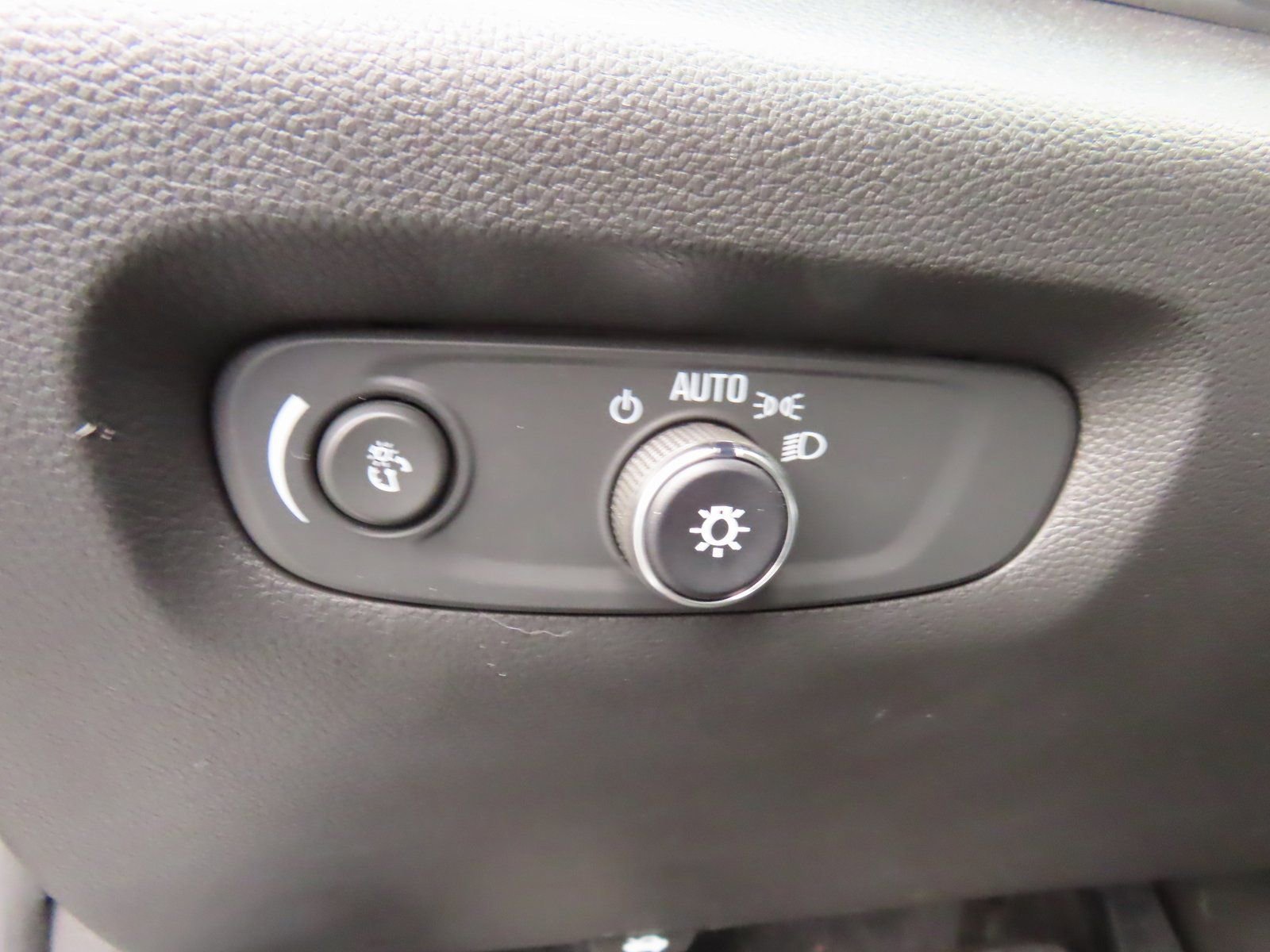 Used 2023 Chevrolet Traverse RS image 12