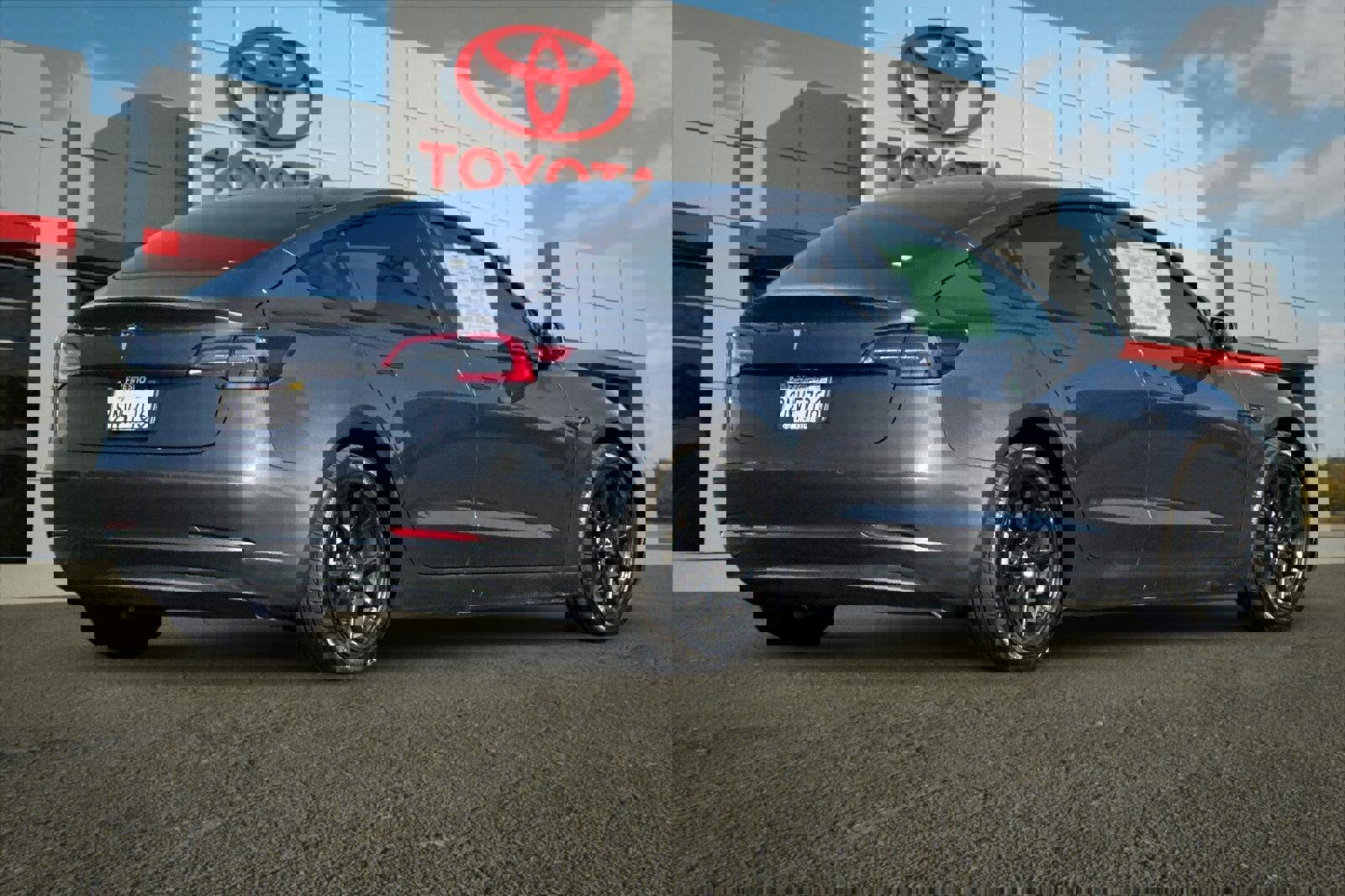 Used 2021 Tesla Model 3 Standard Range Plus image 3