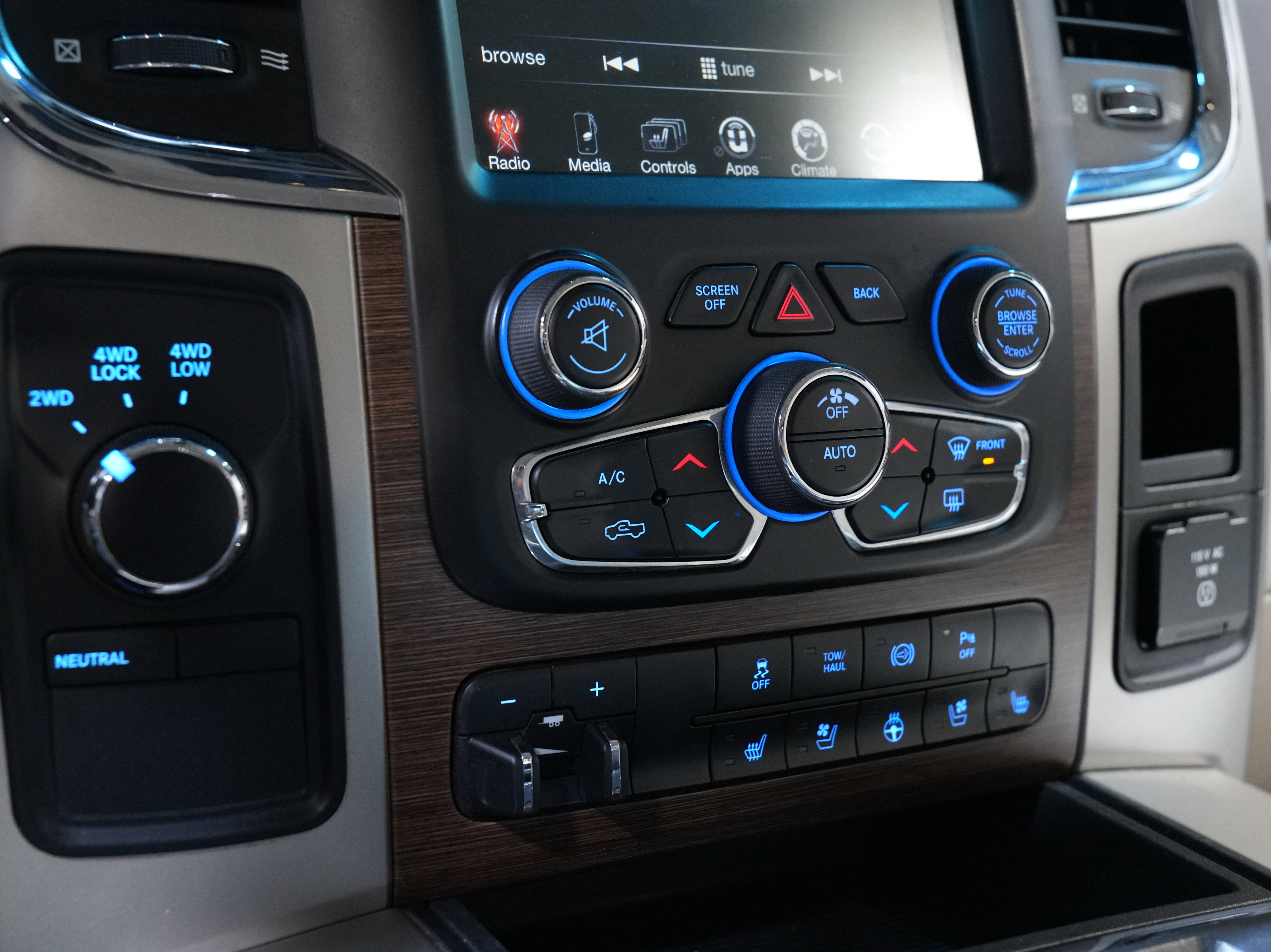 Used 2015 RAM 2500 Laramie w/ Convenience Group image 46