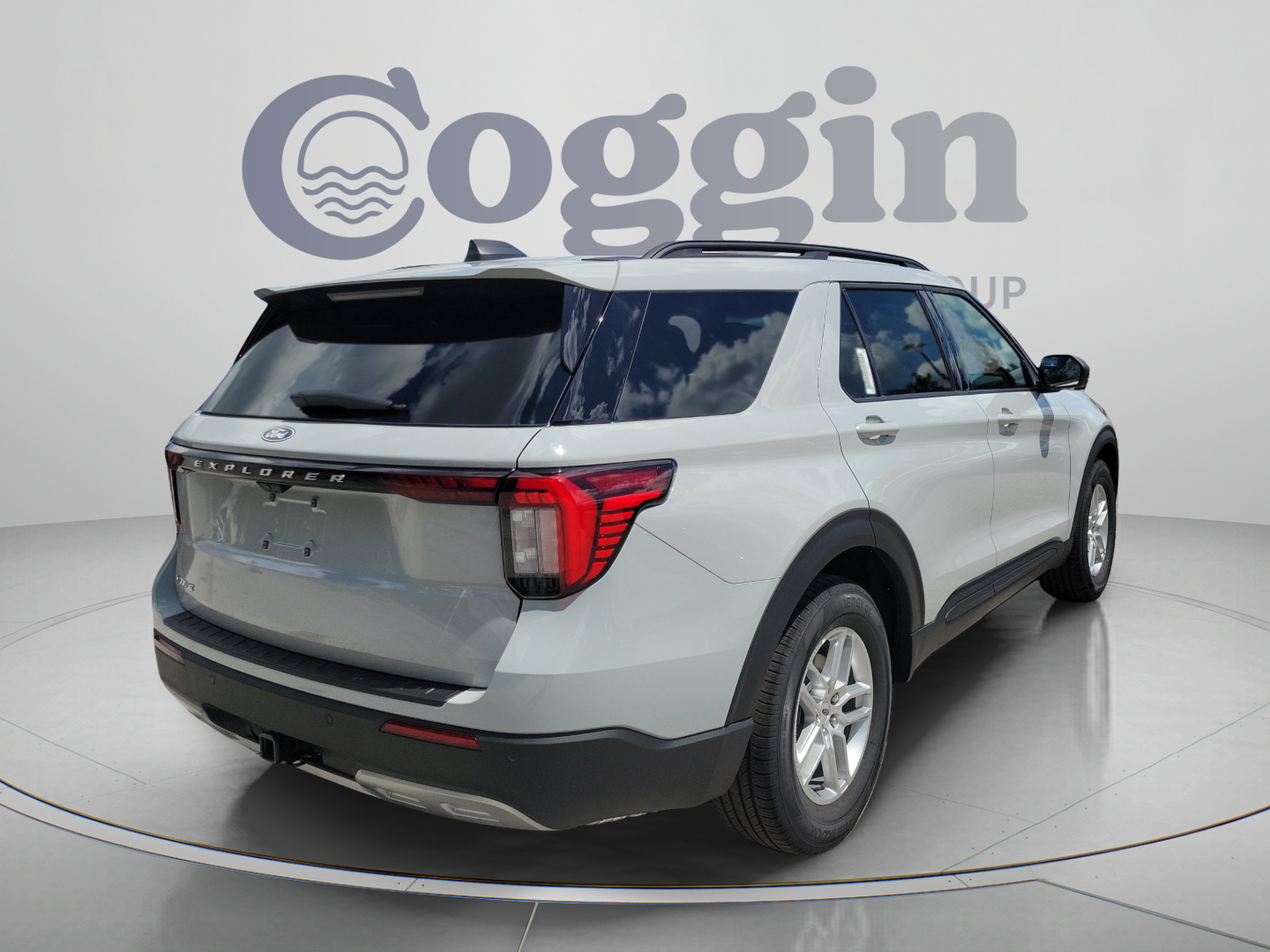 New 2027 Ford Explorer Active w/ Active Comfort Package RWD image 3