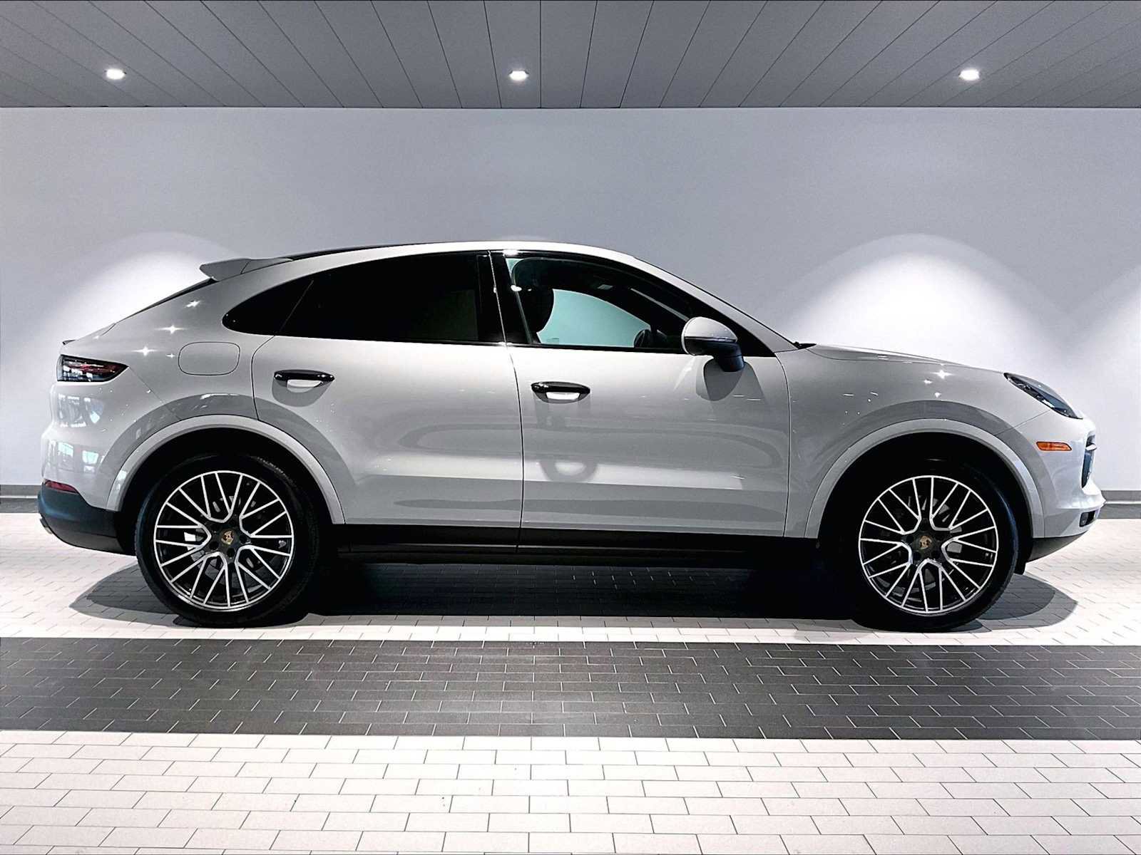Used 2022 Porsche Cayenne S image 11