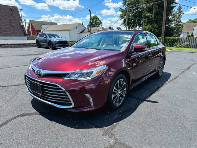 Used 2017 Toyota Avalon XLE Premium w/ All Weather Liner Package FWD image 3